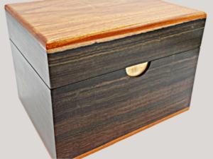 <span><b>Black Heart and Osage Orange</b></span> <br>Solid Wood 75-100 Cigar Humidor