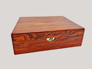 <span><b>Coco Bolo Solid wood</b></span> <br>Desktop Humidor 30 Cigars