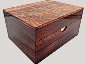 <span><b>Kingwood/High Figured Madre</b></span> <br> Cacao top. 75-100 cigars