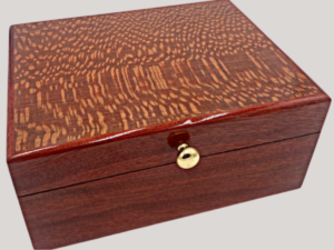 <span><b>Blood Wood/Lace Wood Solid</b> </span><br> Wood 40 Cigar Humidor