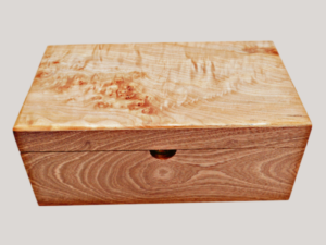 <span><b>Select Sapele and Maple Burl</b></span> <br> Solid Wood 200 Cigar Humidor