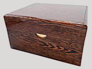 <span><b>Wenge</b></span><br>Solid Wood 50+ Cigar Humidor