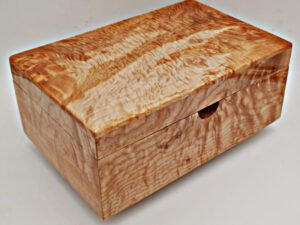 Exhibition Line. High Figured Quilted Maple Solid Exotic Wood Humidor 75 Cigars